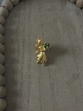 Vintage Avon Gold Tone Irish Angel with Green Enamel Shamrock Lapel Pin